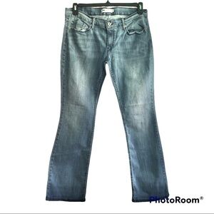 Women Levi’s 520 Low Rise Boot Cut Light Wash Jeans